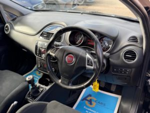 2016 Fiat Punto 1.2 Easy + Euro 6 5dr in Black — image 3