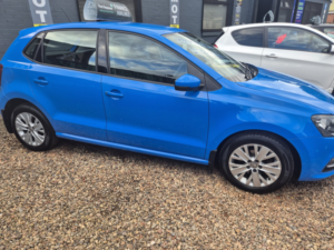 2015 Volkswagen Polo 1.4 Tdi Bluemotion Tech Se in Blue — image 6