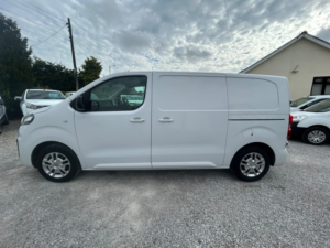 2022 Vauxhall Vivaro 1.5 Vivaro Sportive 1.5d 100 M6 L1h1 27/2900 Panel Van in White — image 5
