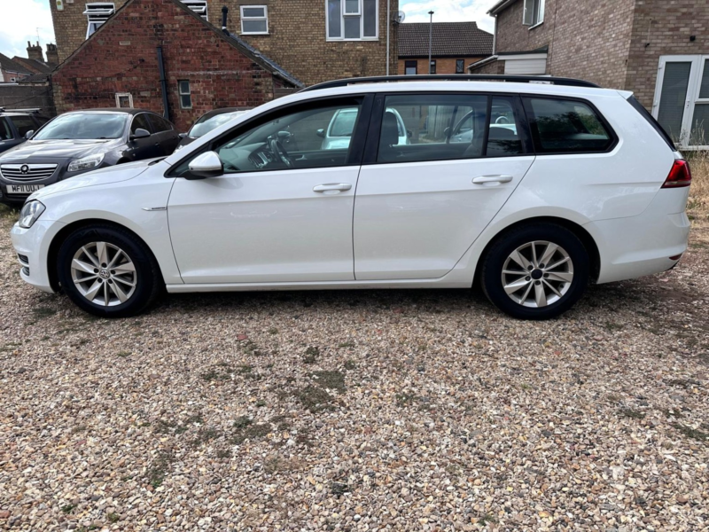 2014 Volkswagen Golf 1.6 Tdi Bluemotion in White — image 1