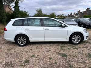 2014 Volkswagen Golf 1.6 Tdi Bluemotion in White — image 2
