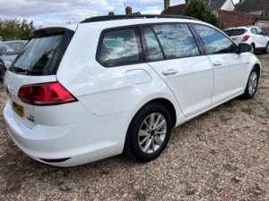 2014 Volkswagen Golf 1.6 Tdi Bluemotion in White — image 3