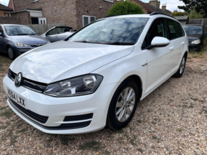 2014 Volkswagen Golf 1.6 Tdi Bluemotion in White — image 5