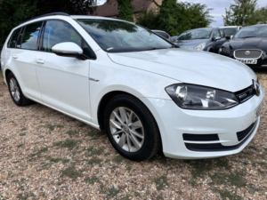 2014 Volkswagen Golf 1.6 Tdi Bluemotion in White — image 6