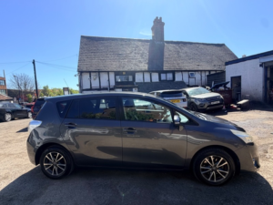 2014 Toyota Verso D-4d Icon in Grey — image 2
