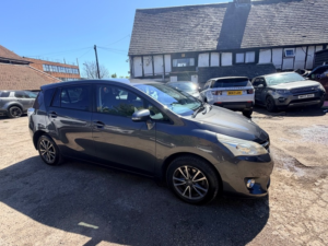 2014 Toyota Verso D-4d Icon in Grey — image 3