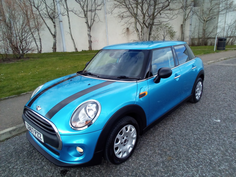 2018 MINI Hatch One 1.5 5-Door Hatch in Blue — image 1