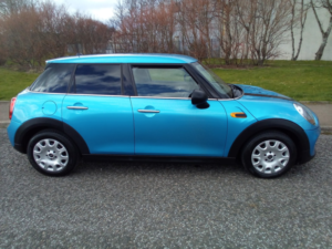 2018 MINI Hatch One 1.5 5-Door Hatch in Blue — image 4