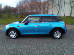 2018 MINI Hatch One 1.5 5-Door Hatch in Blue — image 5