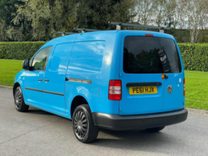 2011 Volkswagen Caddy Maxi 1.6 Tdi C20 Maxi Fwd 5dr in Blue — image 5