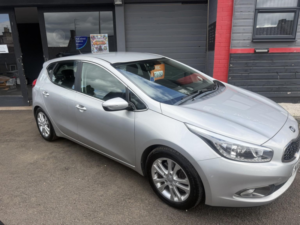 2014 Kia Ceed 1.6 Crdi Ecodynamics 2 Hatchback 5dr Diesel Manual Euro 5 (s/s) (126 Bhp) in Multicolour — image 4
