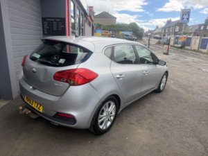 2014 Kia Ceed 1.6 Crdi Ecodynamics 2 Hatchback 5dr Diesel Manual Euro 5 (s/s) (126 Bhp) in Multicolour — image 5
