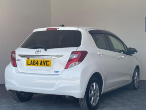 2014 Toyota Yaris 1.33 Dual Vvt-I Icon Multidrive S Euro 6 5dr in White — image 6