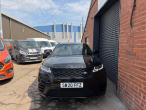 2020 Land Rover Range Rover Velar 2.0 D180 R-Dynamic Se Auto 4WD Euro 6 (s/s) 5dr in Black — image 2