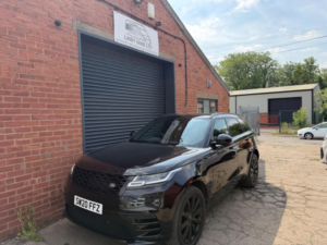 2020 Land Rover Range Rover Velar 2.0 D180 R-Dynamic Se Auto 4WD Euro 6 (s/s) 5dr in Black — image 3