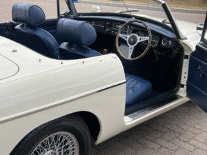 1971 MG Mgb in White — image 2