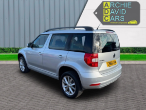 2016 Skoda Yeti 2.0 Tdi Se in Silver — image 5