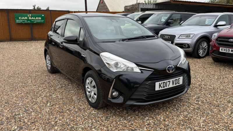 2017 Toyota Vitz in Black — image 1
