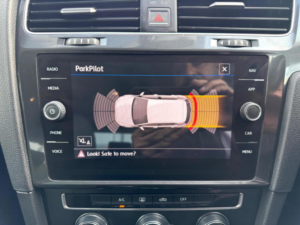 2017 Volkswagen Golf 1.0 Tsi Se Nav Euro 6 (s/s) 5dr in White — image 4