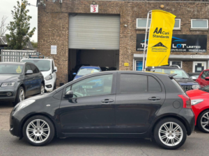 2008 Toyota Yaris 1.3 Sr Multimode 5dr in Black — image 4