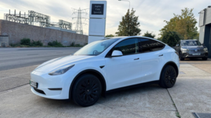 2022 Tesla Model Y (dual Motor) Long Range Auto 4wde 5dr in White — image 3