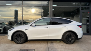 2022 Tesla Model Y (dual Motor) Long Range Auto 4wde 5dr in White — image 5