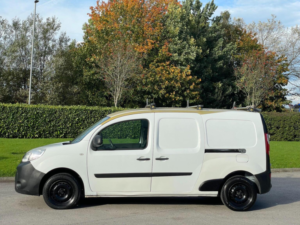 2017 Renault Kangoo Maxi 1.5 Ll21 Dci Energy Business Fwd L3 H1 4dr in White — image 4