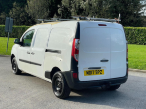 2017 Renault Kangoo Maxi 1.5 Ll21 Dci Energy Business Fwd L3 H1 4dr in White — image 5
