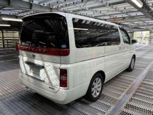 2005 Nissan Elgrand 3.5 V6 Vg 5dr 8 Seats in White — image 3
