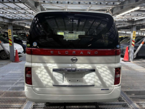 2005 Nissan Elgrand 3.5 V6 Vg 5dr 8 Seats in White — image 4