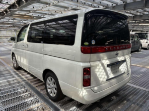 2005 Nissan Elgrand 3.5 V6 Vg 5dr 8 Seats in White — image 5