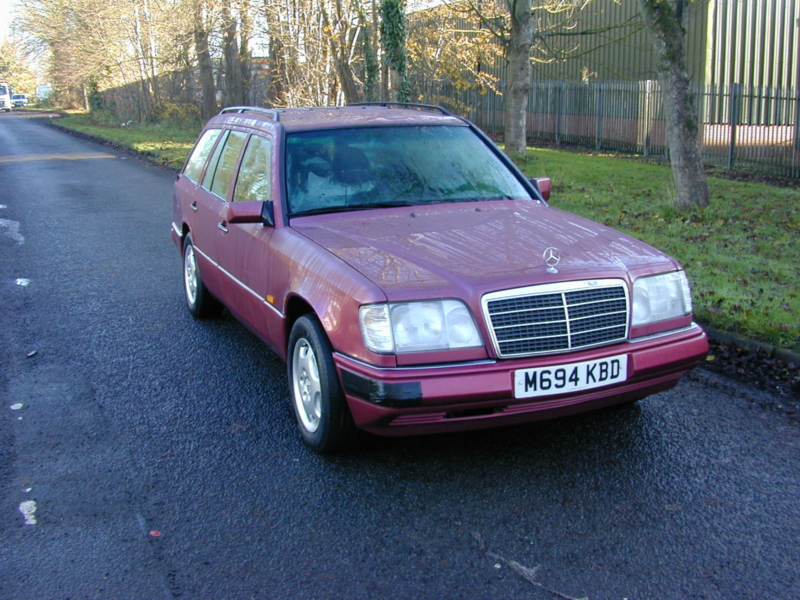 1995 Mercedes-Benz 200 Ref 8762 - Mercedes Benz W124 E200 Estate Petrol Automatic (rhd - Uk Car) in Red — image 1