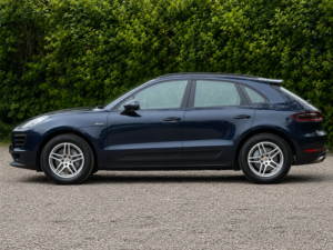 2016 Porsche Macan 3.0 Td V6 S in Blue — image 2