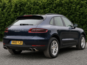 2016 Porsche Macan 3.0 Td V6 S in Blue — image 5
