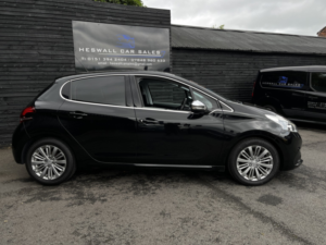 2017 Peugeot 208 1.6 Bluehdi Allure in Black — image 2