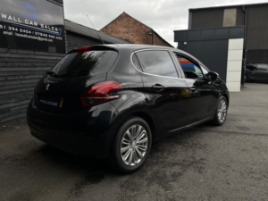 2017 Peugeot 208 1.6 Bluehdi Allure in Black — image 3
