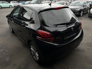 2017 Peugeot 208 1.6 Bluehdi Allure in Black — image 5