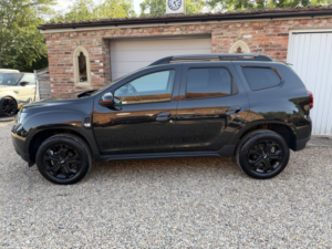 2023 Dacia Duster 1.3 Extreme Se Tce 130 4x2 My23 in Black — image 4