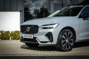 2023 Volvo Xc60 2.0 Plus Dark B4 AWD (197 Hp) in Grey — image 3
