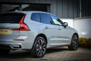 2023 Volvo Xc60 2.0 Plus Dark B4 AWD (197 Hp) in Grey — image 4