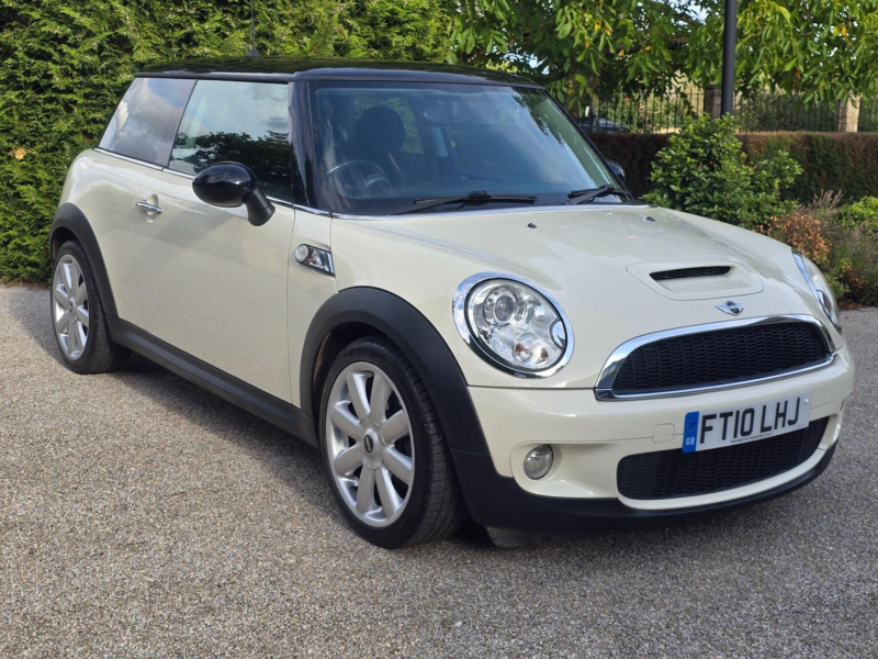 2010 MINI Hatch 1.6 Cooper S Steptronic Euro 5 3dr in White — image 1