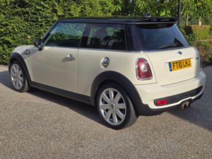 2010 MINI Hatch 1.6 Cooper S Steptronic Euro 5 3dr in White — image 5