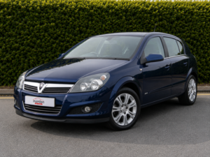 2008 Vauxhall Astra Hatchback Automatic 22k in Blue — image 3