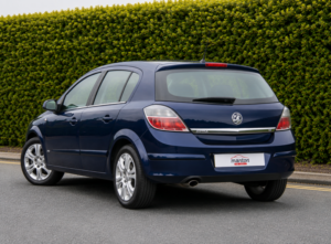 2008 Vauxhall Astra Hatchback Automatic 22k in Blue — image 5