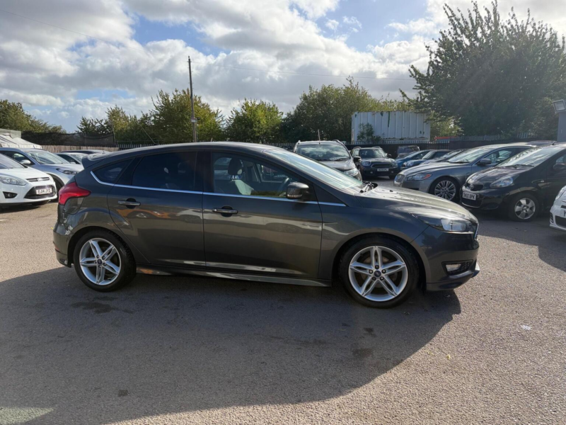2016 Ford Focus 1.0t Ecoboost Zetec S Euro 6 (s/s) 5dr in Grey — image 1
