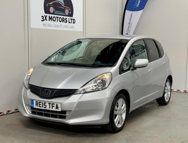 2015 Honda Jazz 1.4 I-Vtec Es Plus CVT Euro 5 5dr in Silver — image 1