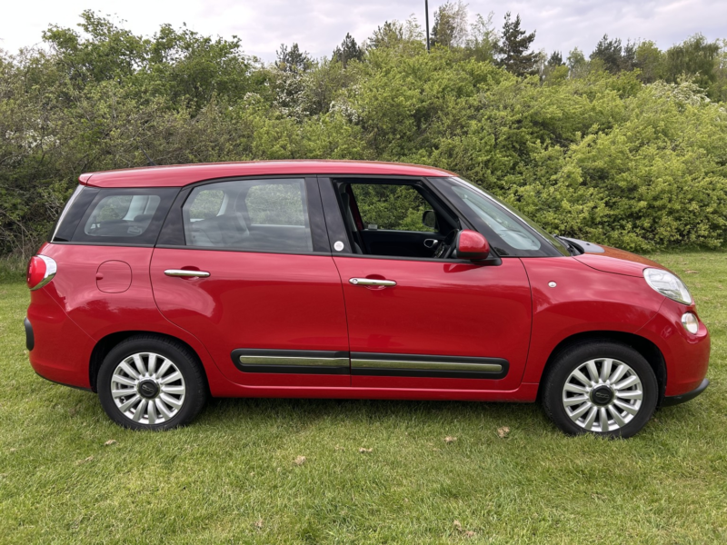 2014 Fiat 500l 1.3 500l Mpw Pop Star 1.3 Multijet 85hp 7 Seater in Red — image 1