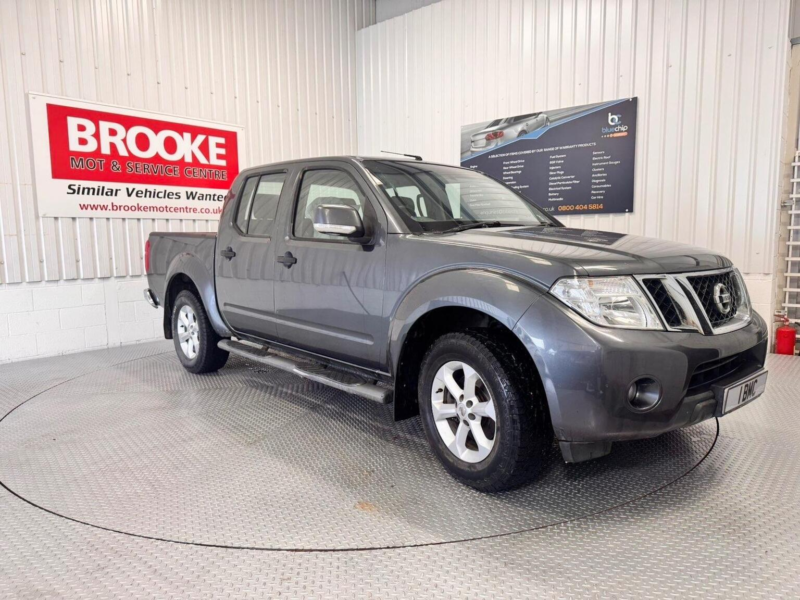 2010 Nissan Navara 2.5 Dci Acenta 4WD Euro 4 4dr in Grey — image 1