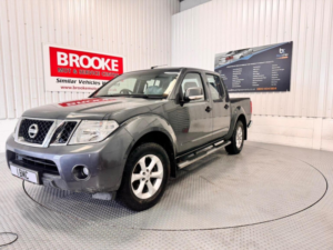 2010 Nissan Navara 2.5 Dci Acenta 4WD Euro 4 4dr in Grey — image 4
