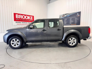 2010 Nissan Navara 2.5 Dci Acenta 4WD Euro 4 4dr in Grey — image 5